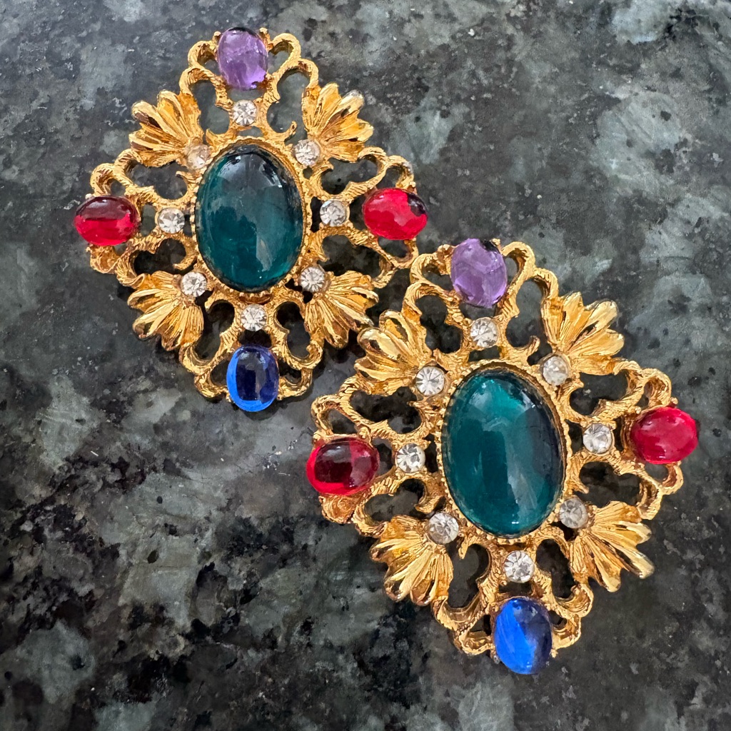 Vintage Clip Earrings 27$